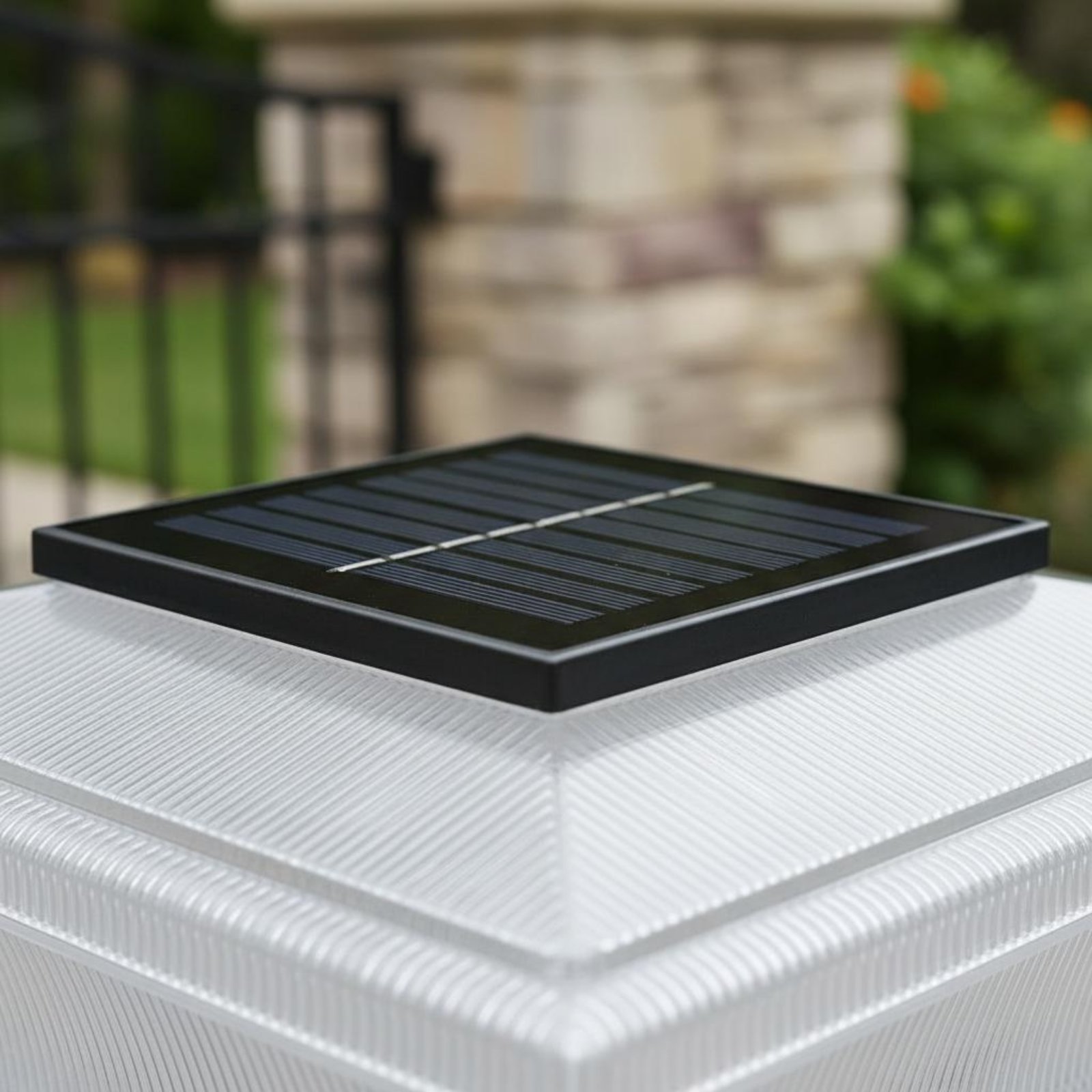 Bezprzewodowa kwadratowa lampa – Solar Garden Light recenzja i cena